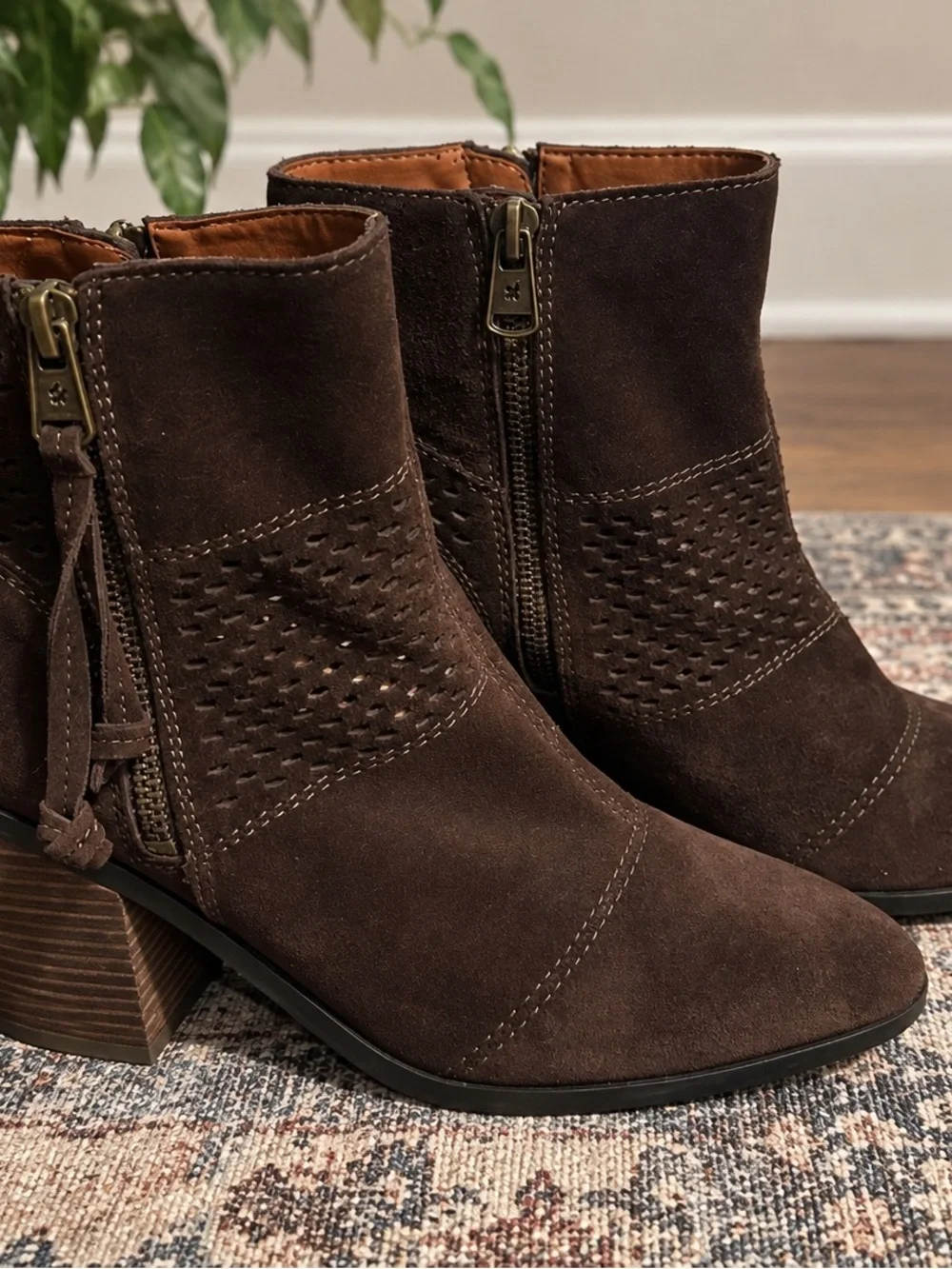 Lucky Brand Brown Leather Ankle Boots Perforated Block Heel Side Zip 8.5